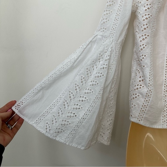 Express White Off Shoulder Eyelet Bell Sleeve Top size XXS - Picture 5 of 5